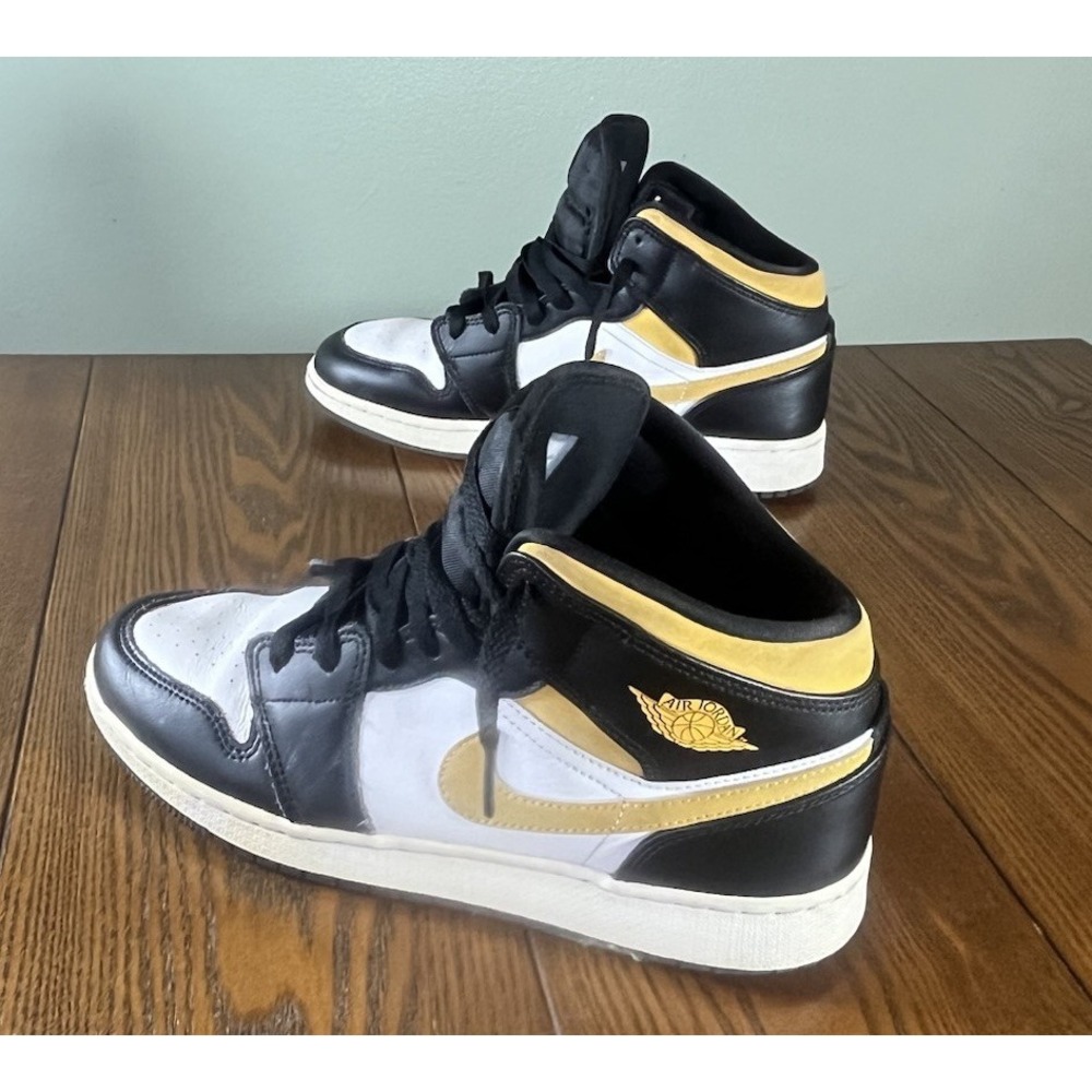 Nike Air Jordan 1 Low FlyEase GS White-Taxi Size 7Y Women's 8.5 DN4639-107
